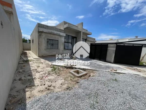 Casa linear com 2 quartos a poucos metros da rodovia