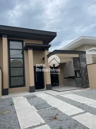 Casa Alto Padrão com 3 quartos próximo a 2 quadras da rodovia