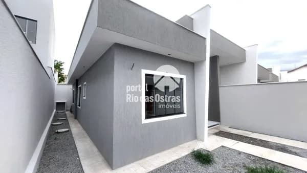 Casa linear com estrada independente, 3 quartos e quintal