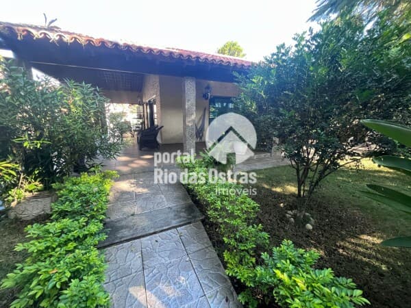 Casa Linear, na quadra da praia, com 300m2 de área construída em terreno de 660m2