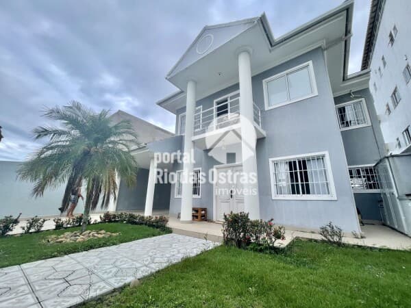 Espetacular casa duplex independente com uma área construída de 185m² em terreno de 360m²