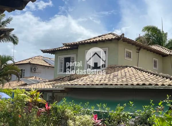 Casa Duplex 3 quartos (2 suítes com armários), em condomínio de excelente padrão, lazer completo.