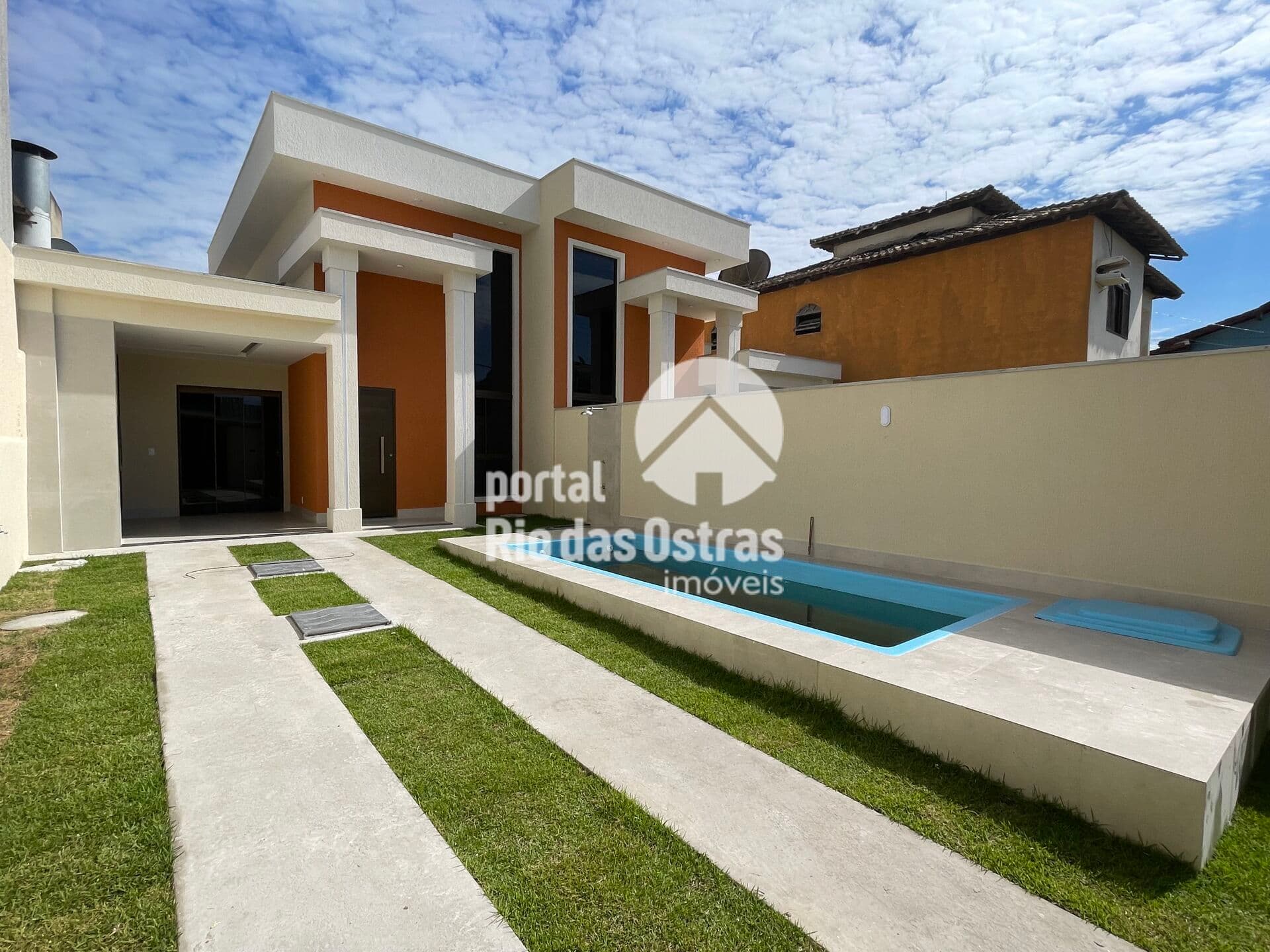 Casa de alto padrão com 3 quartos a poucos metros da rodovia
