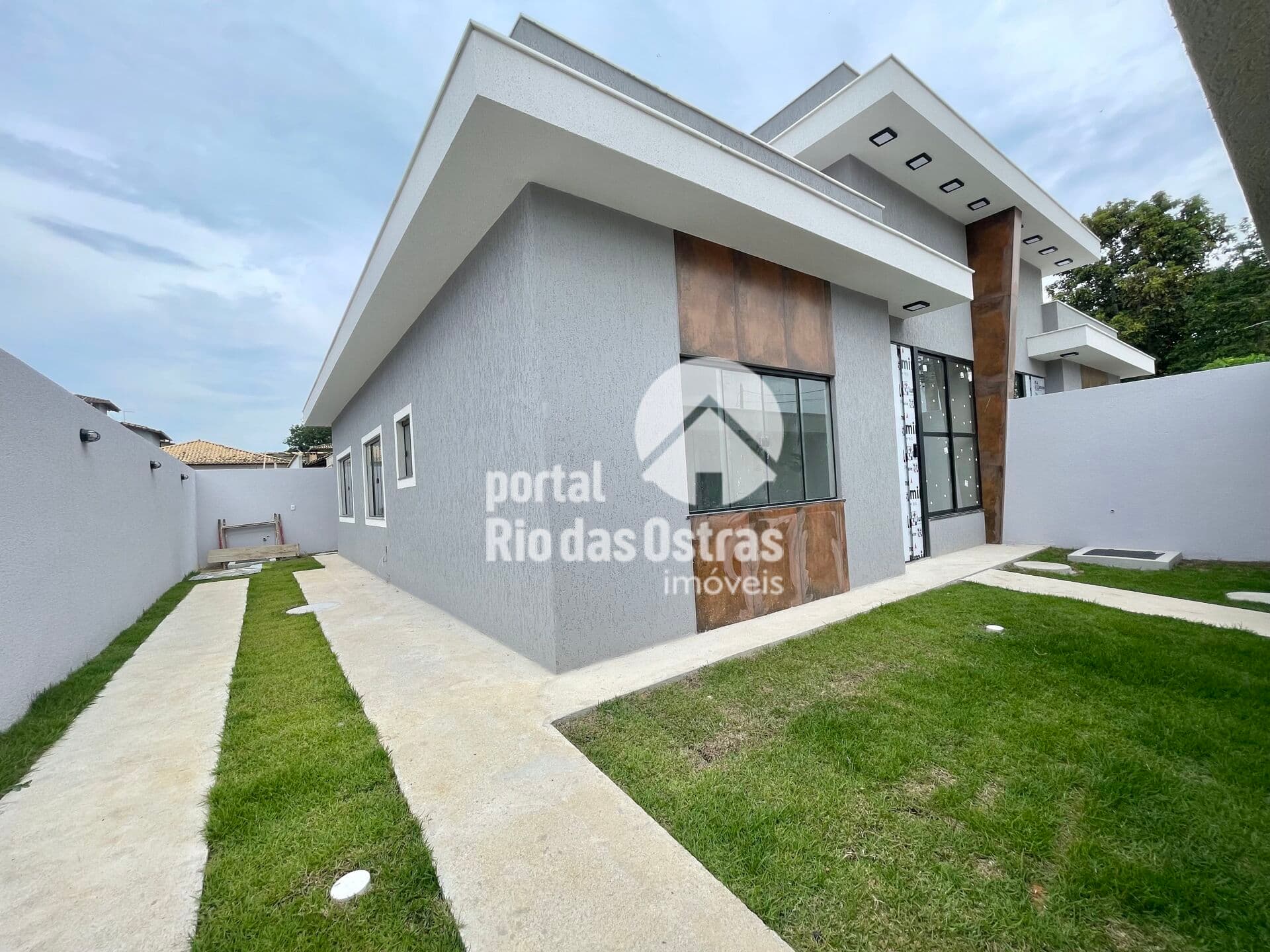 Casa linear com 3 quartos e garagem para 2 carros