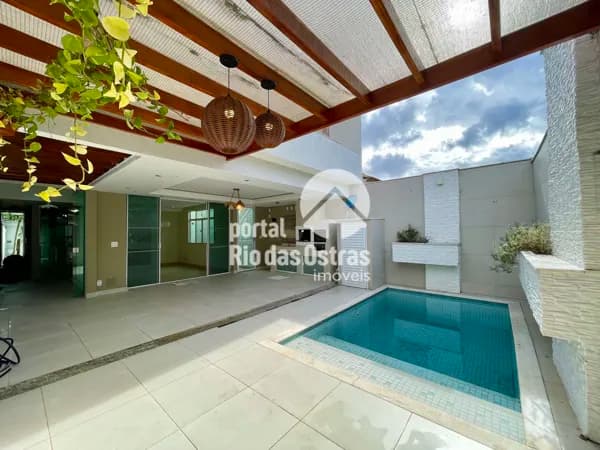 Casa alto padrão a poucos metros da Praia de Costazul