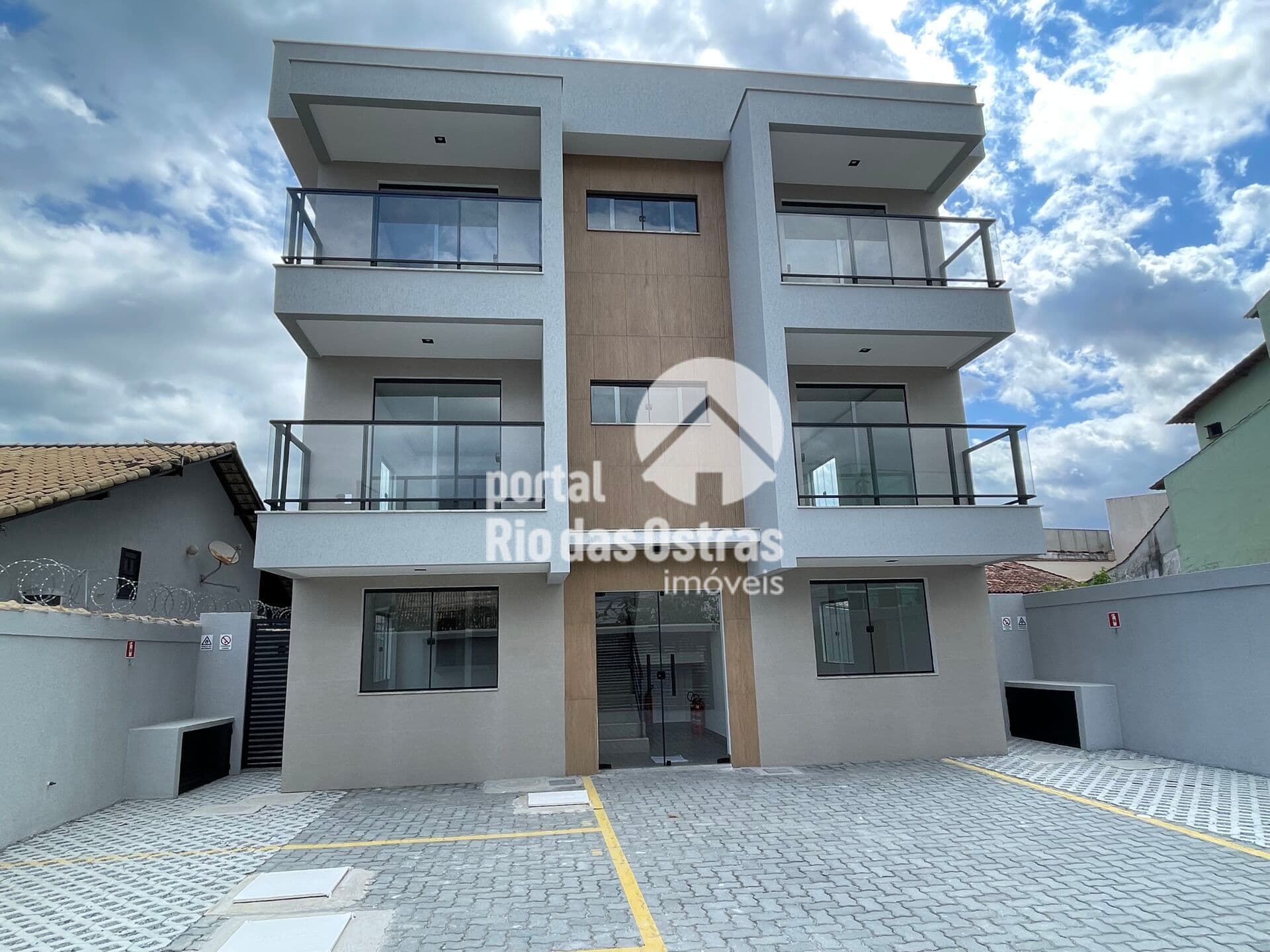Apartamento térreo na quadra da rodovia