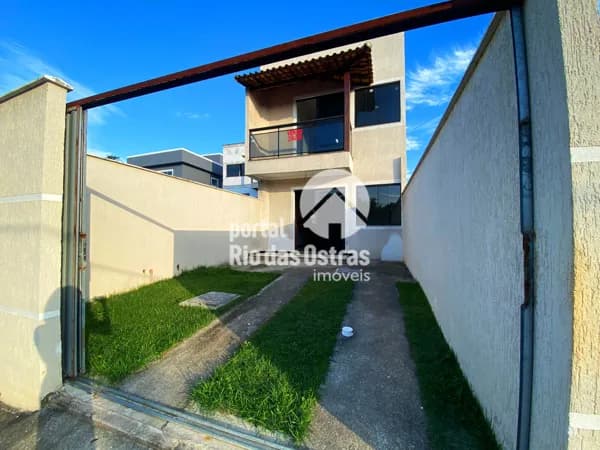 Excelente casa duplex de duas suítes em Rio das Ostras.