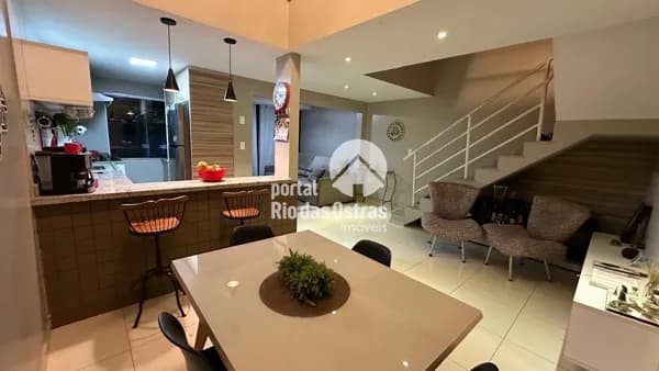 Casa Triplex com 4 quartos na quadra da rodovia