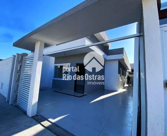 Linda casa linear independente com 3 quartos, amplo espaço e externo e vaga de garagem