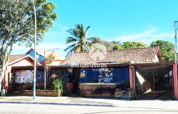Restaurante frente ao mar, no ponto de maior movimento na Praia do Centro