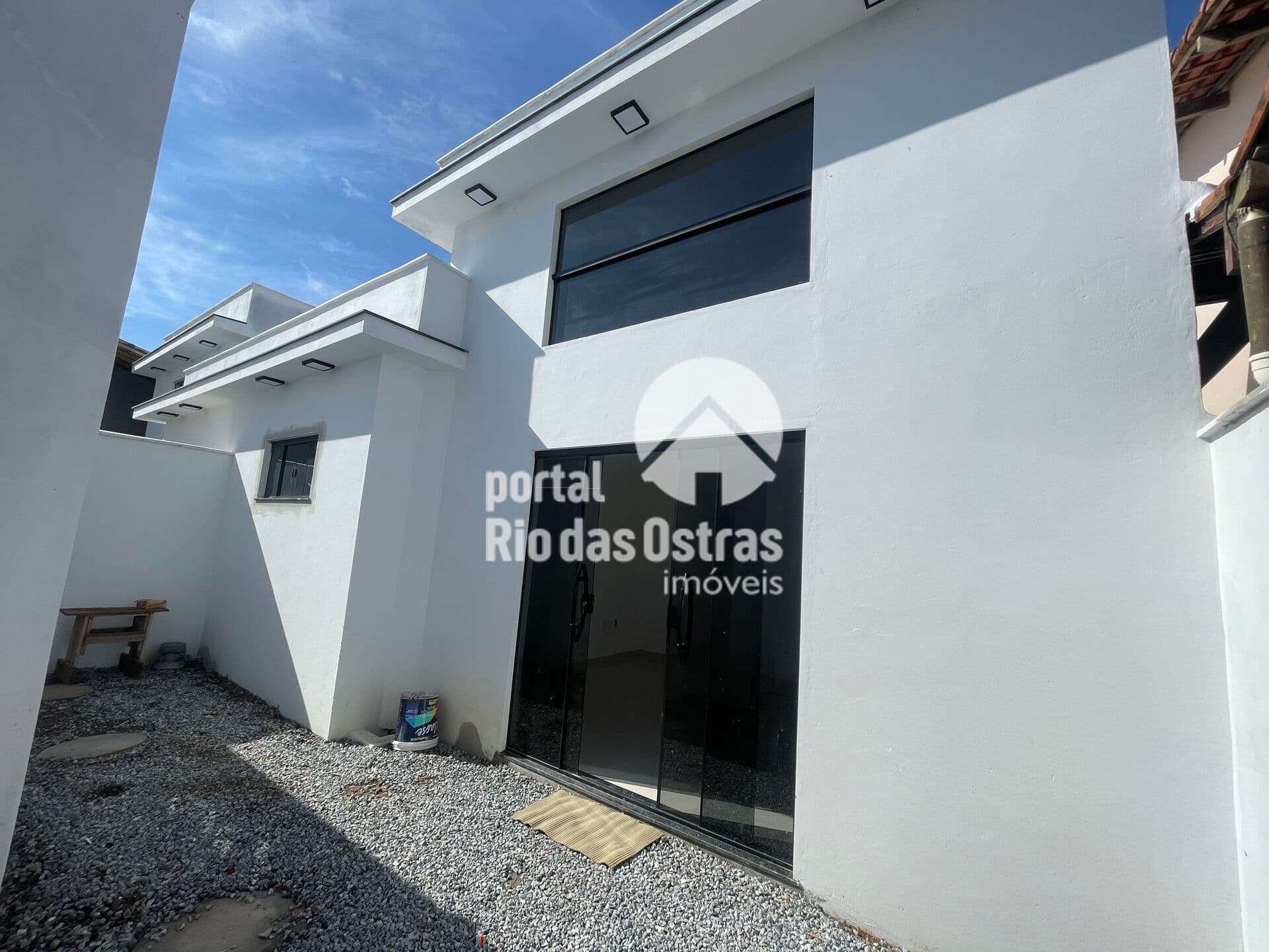 Casa linear com 3 quartos e quintal