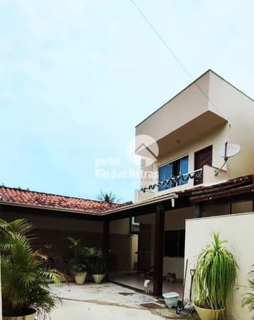 Excelente casa duplex, não geminada com 116m² de área construída.