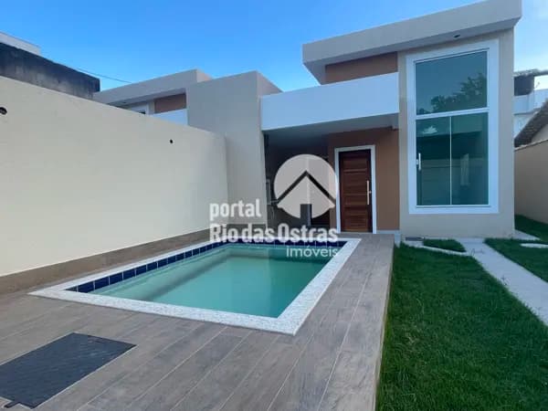 Casa linear com 3 quartos piscina e 2 vagas de garagem