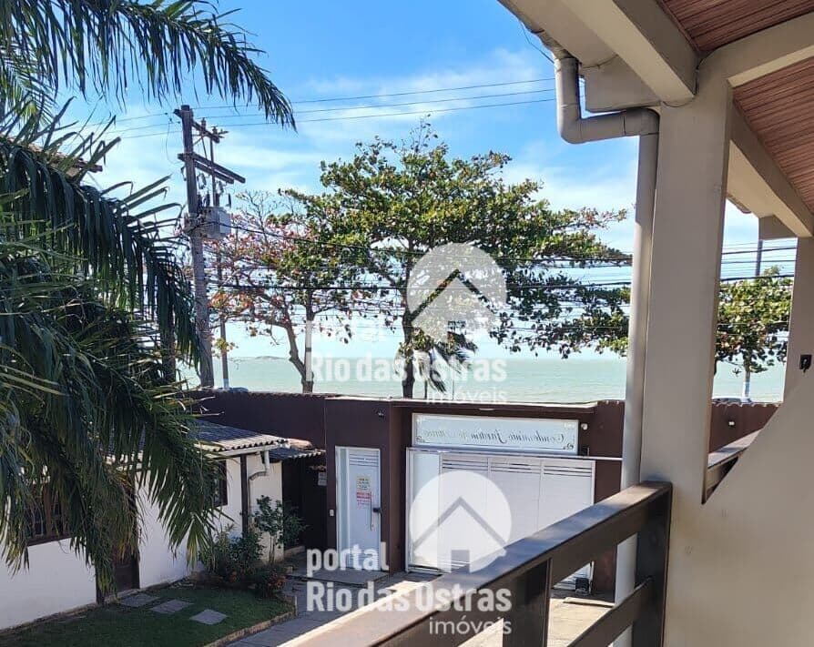Casa duplex em condomínio frente ao mar, 2 quartos (1 suíte)