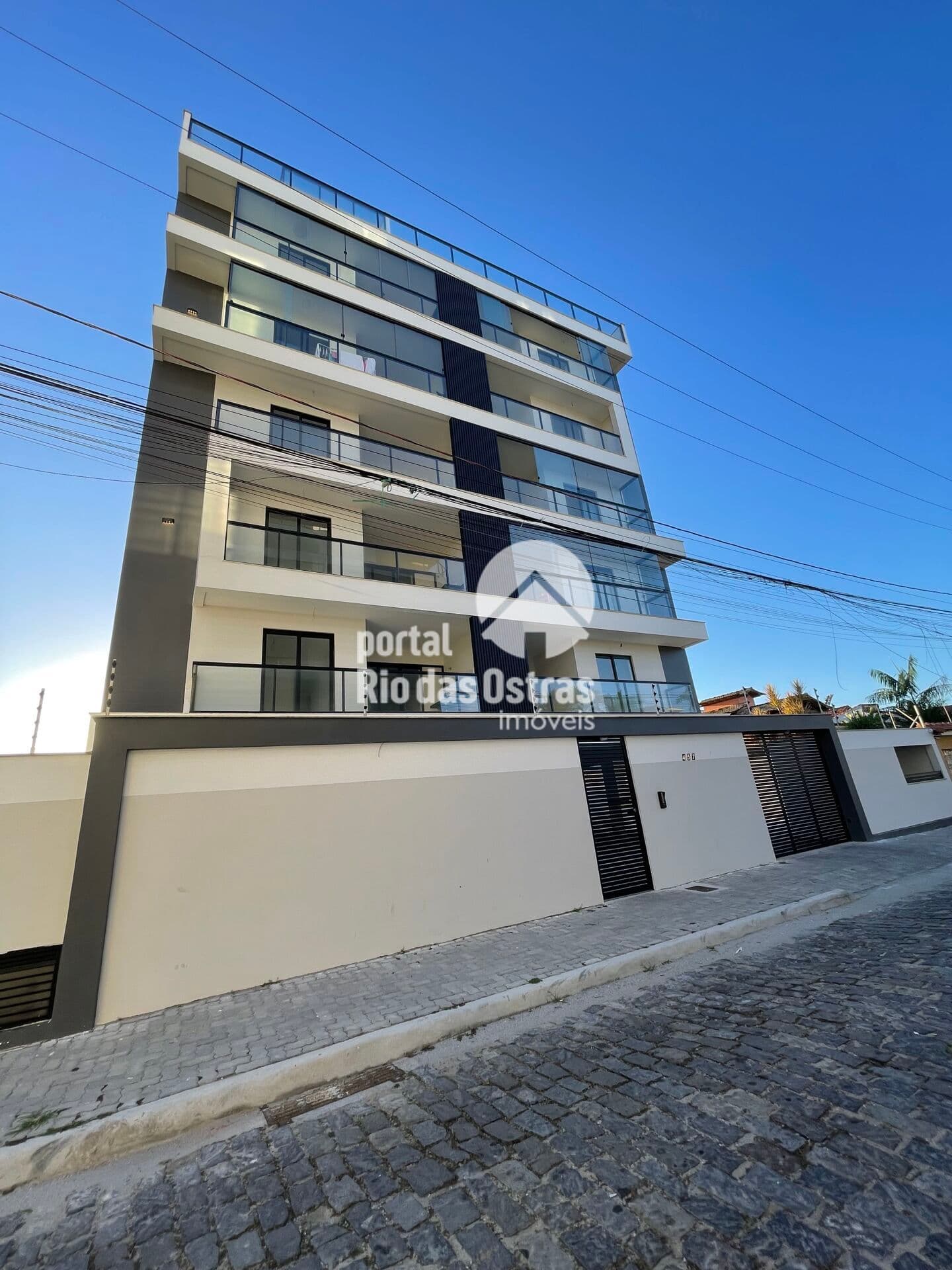 Apartamentos de alto padrão com 2 quartos a 50m da Praia de Costazul