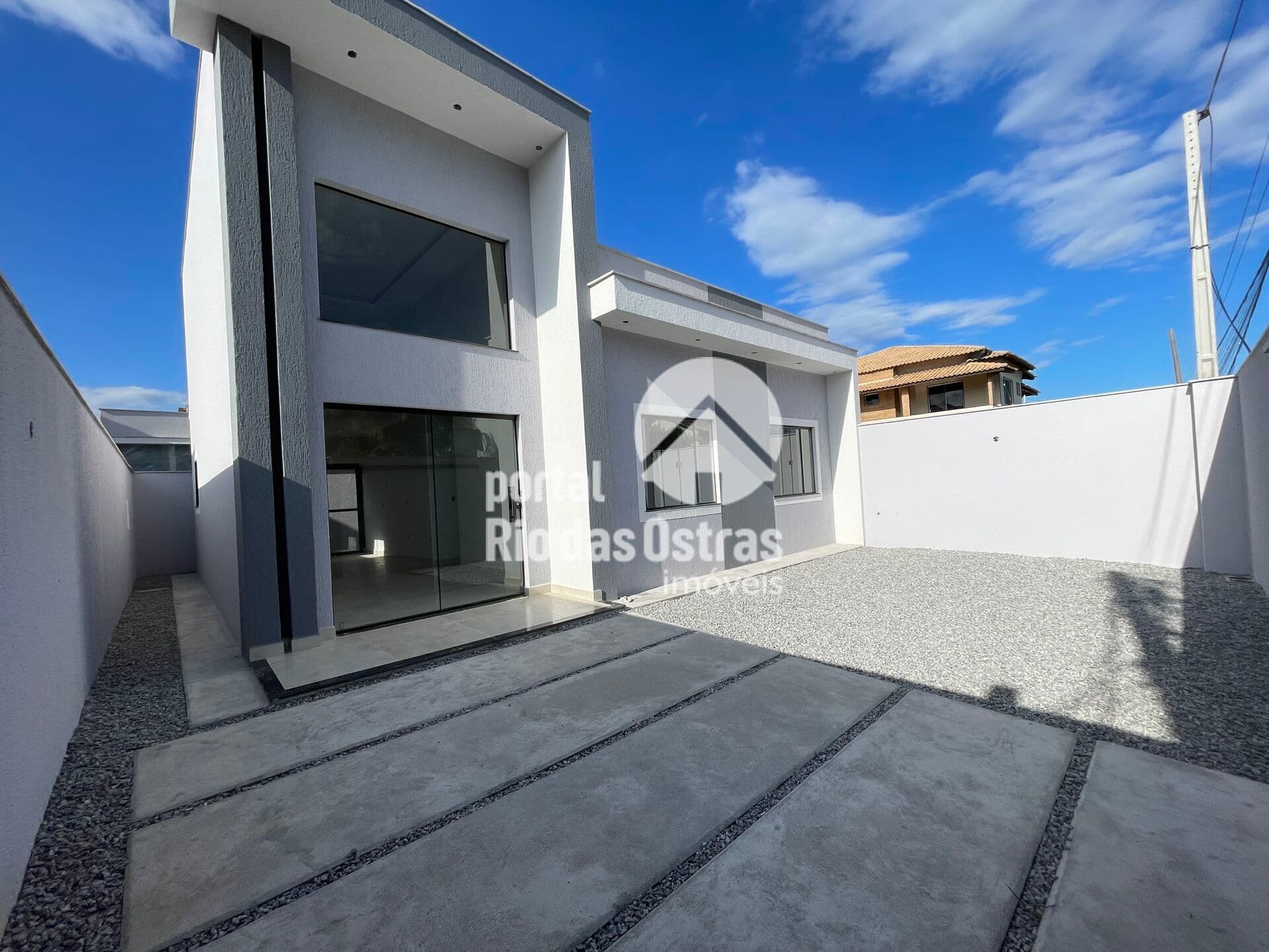 Casa linear não geminada com 3 quartos na quadra da rodovia