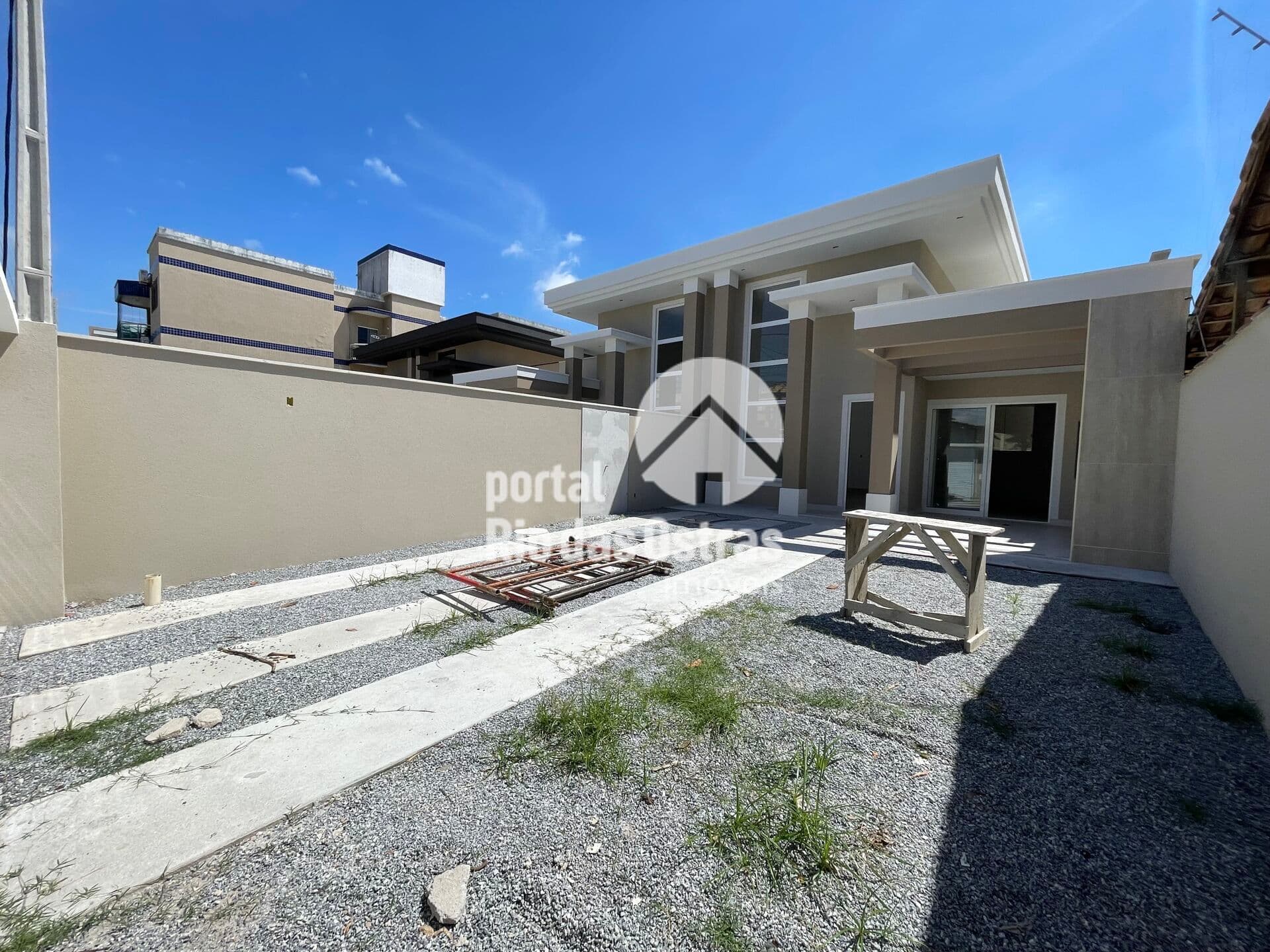 Casa Alto Padrão com 3 quartos próximo a 2 quadras da rodovia