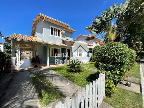 Casa Duplex não geminada com 4 quartos (1 no primeiro pavimento)