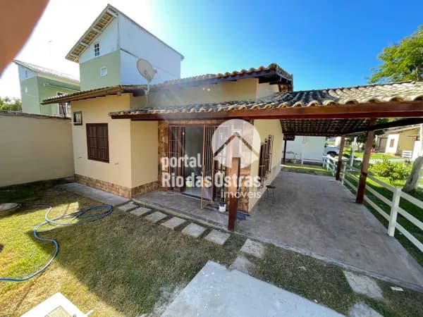 Casa linear com 2 quartos e amplo quintal