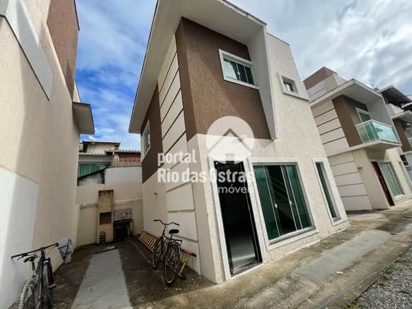 Casa duplex não geminada com 2 suítes