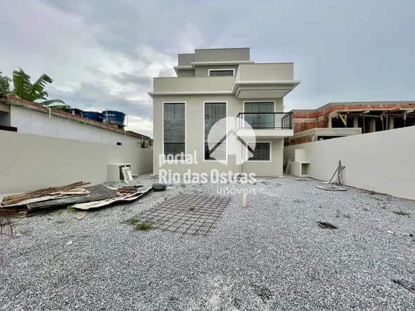 Apartamento térreo com 2 quartos (1 suíte) na quadra da rodovia