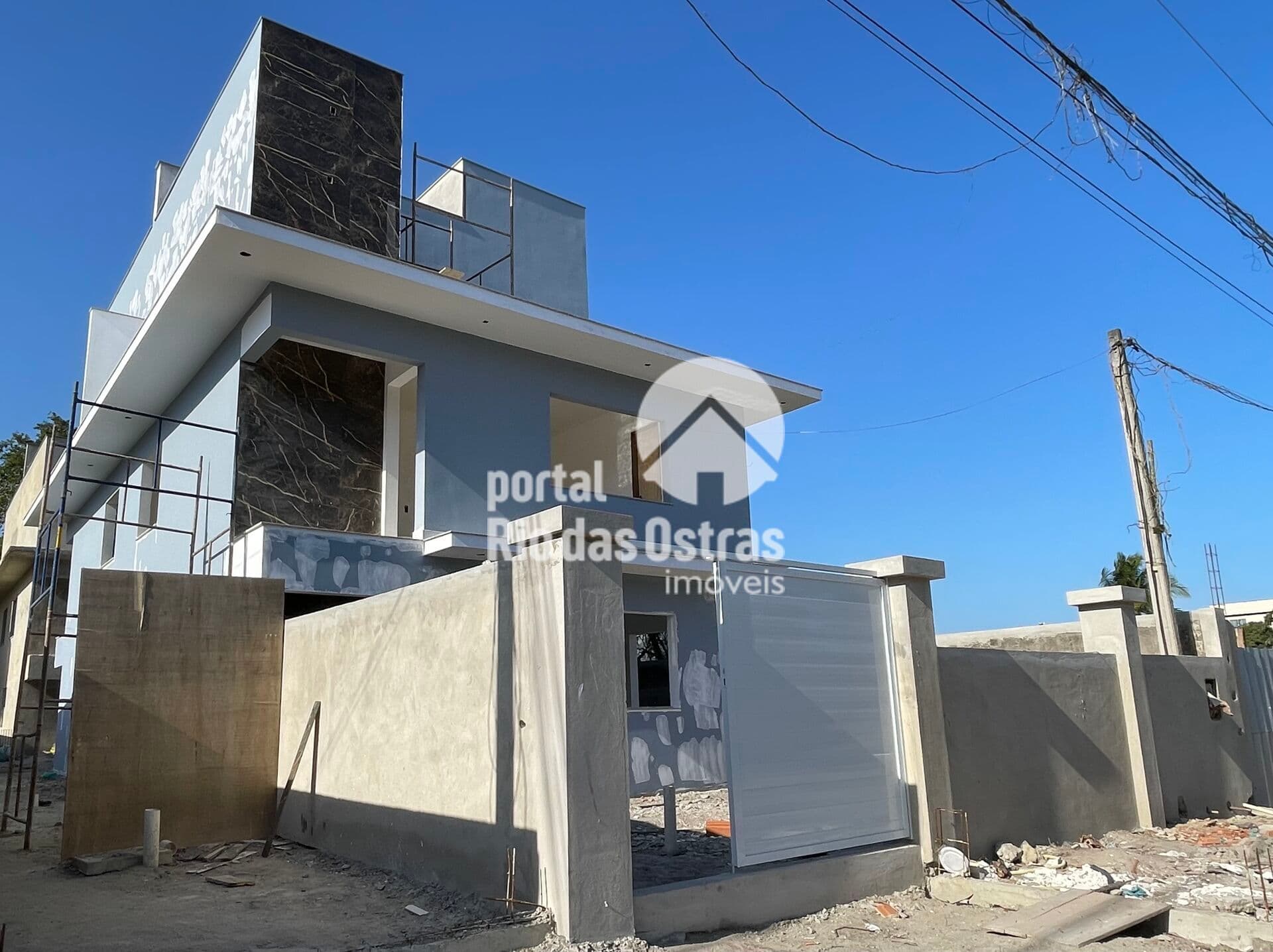 Casa Triplex de alto padrão co 116m², 3 quartos, garagem para 2 carros
