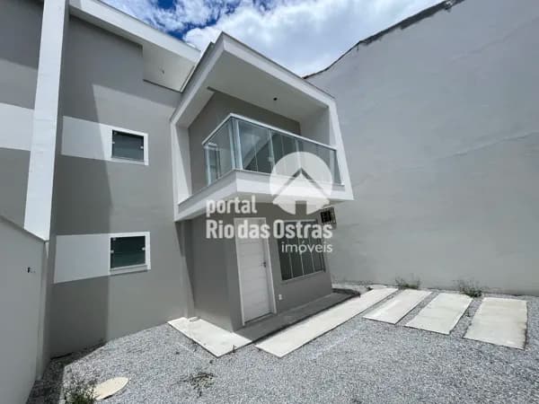 Casa triplex com 120m² com 3 quartos próximo a rodovia