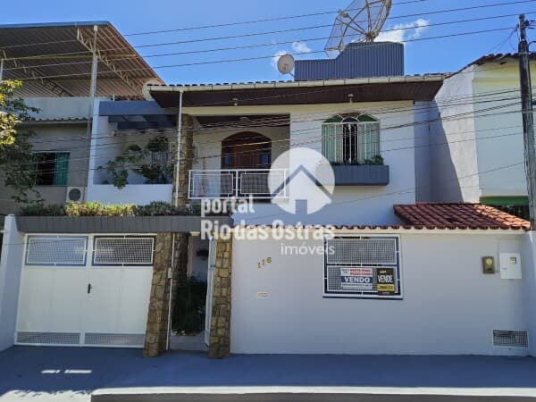 Duas excelentes casas no mesmo terreno