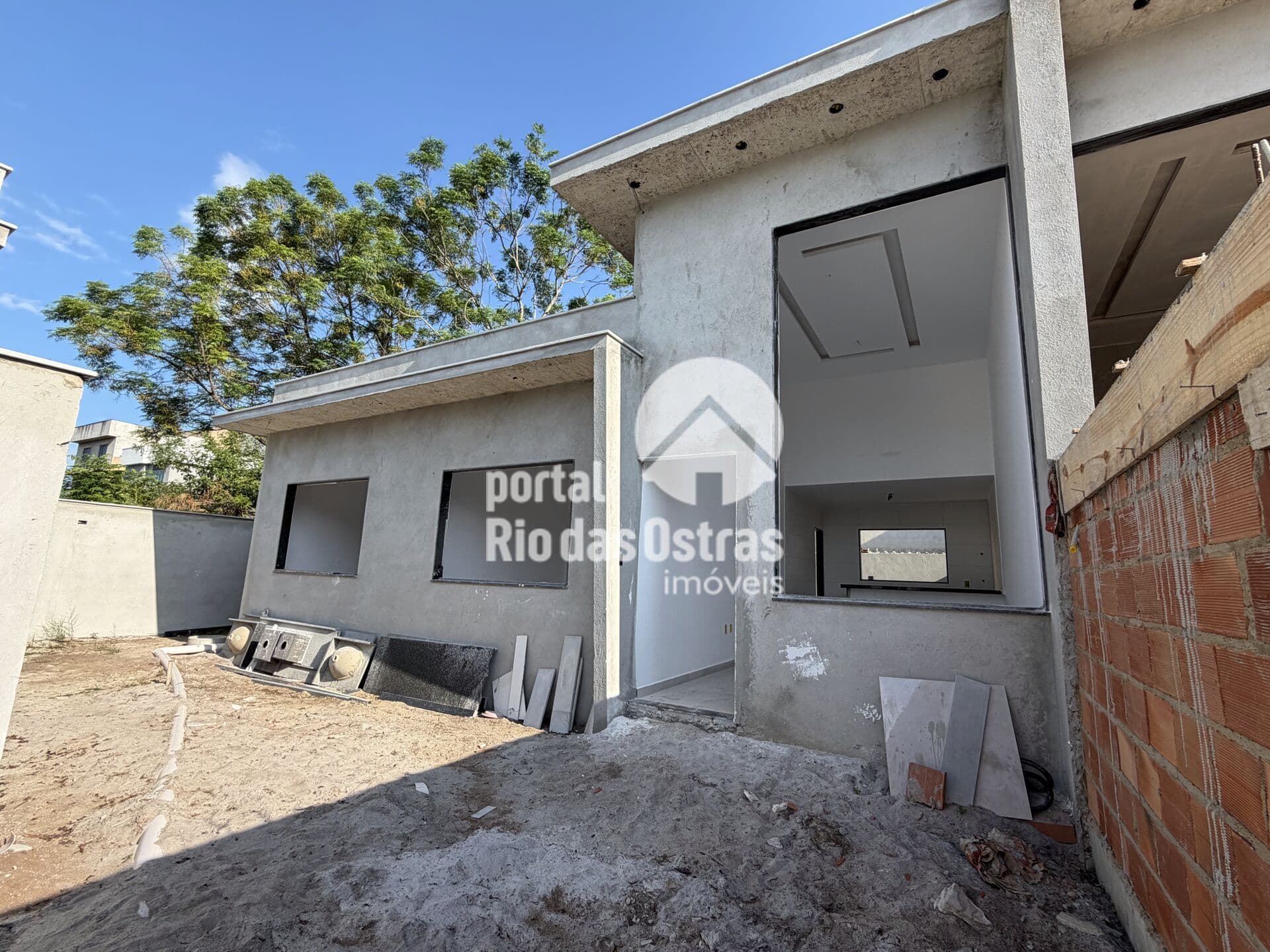 Casa linear com 3 quartos e quintal grande próximo a rodovia
