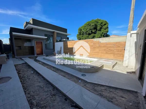 Casa linear com 3 quartos, piscina a poucos metros da Praia de Costazul