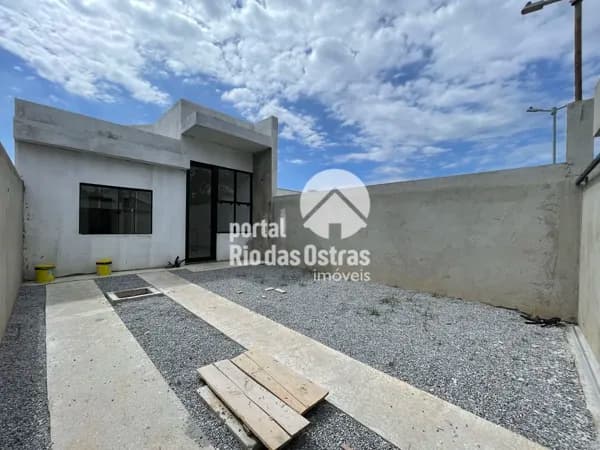 Casa linear com 2 quartos a poucos metros da rodovia