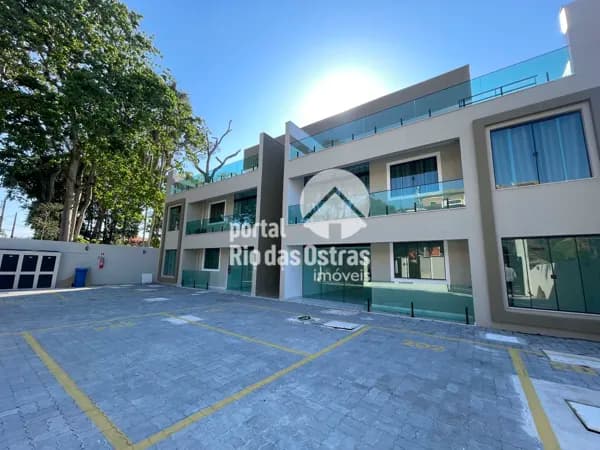 Apartamento de cobertura duplex a poucos passos da praia e rodovia
