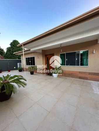 Excelente casa linear com 560m² em Costazul.