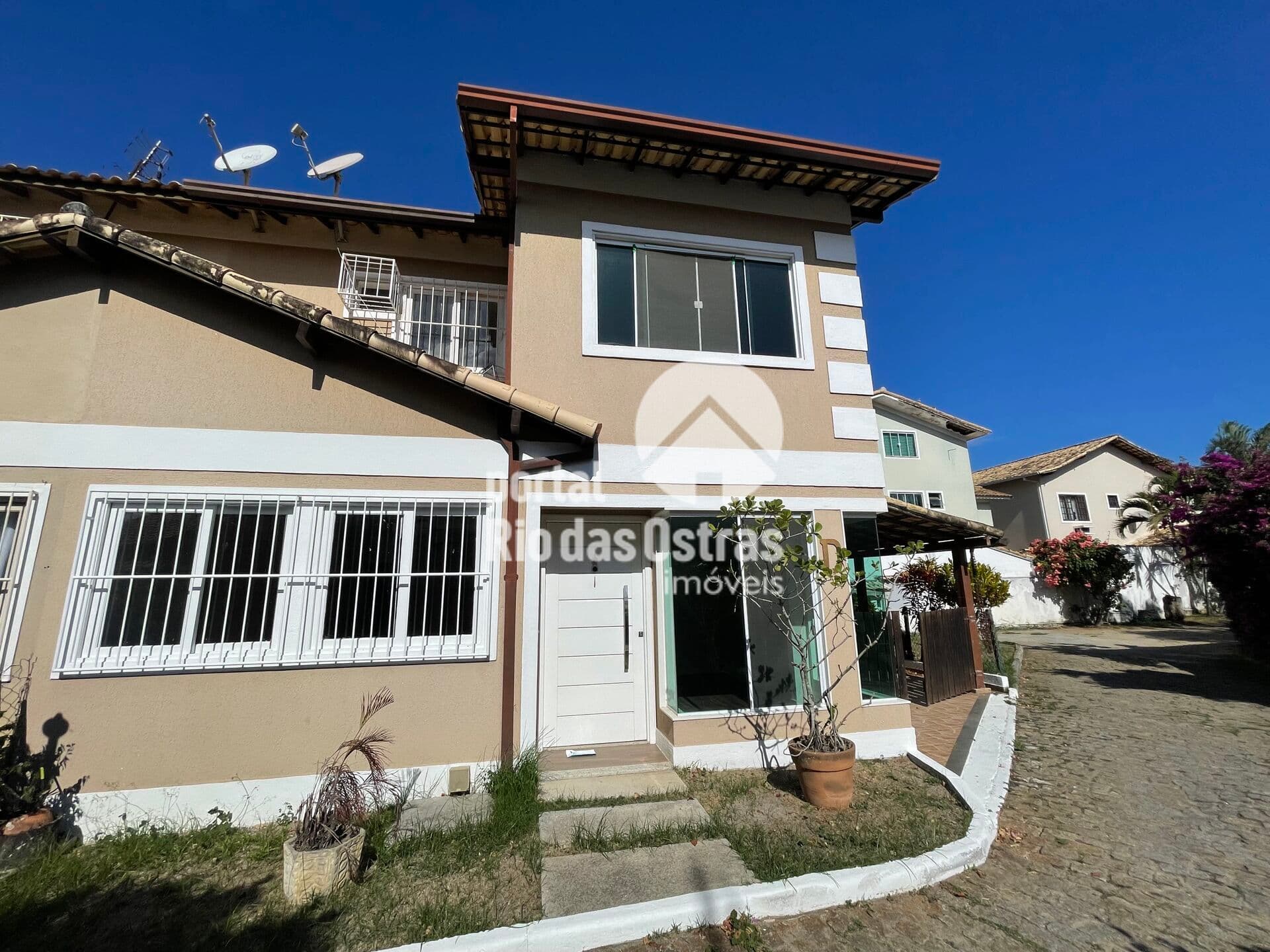 Excelente duplex de 162m² construídos, composta por 4 quartos.