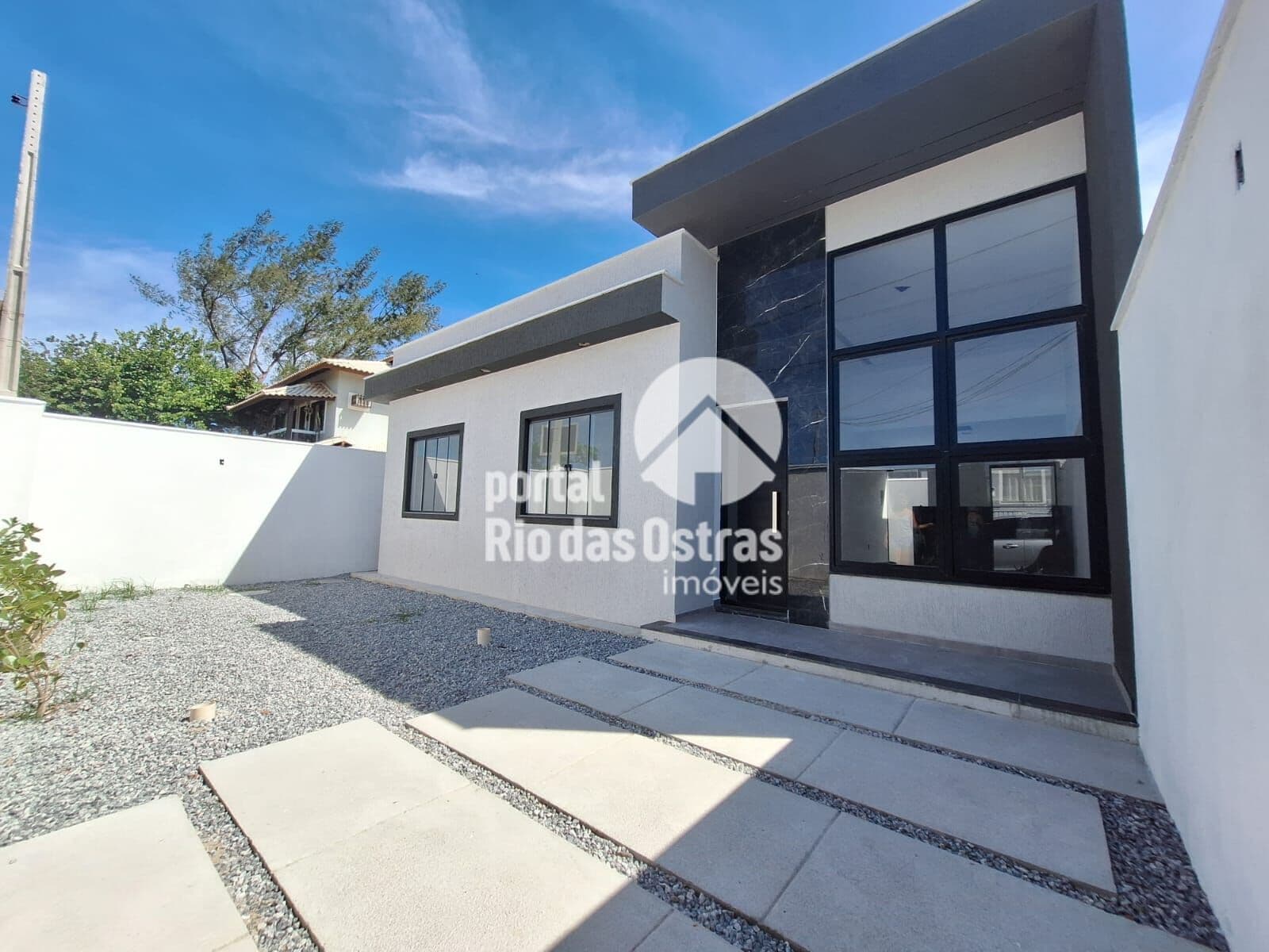 Casa linear, não geminada com 3 quartos