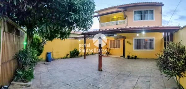 Casa duplex em alto padrão com excelente quintal