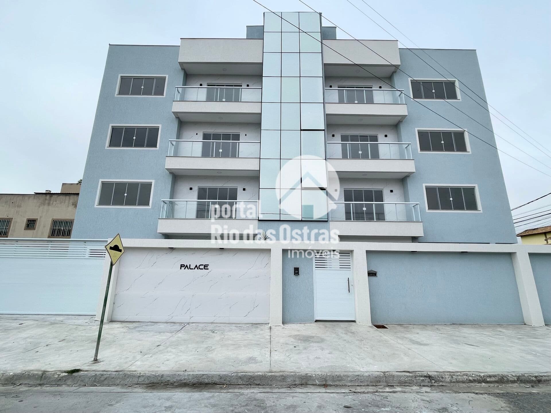 Apartamentos com 3 quartos, elevador à 2 quadras da Praia de Costazul