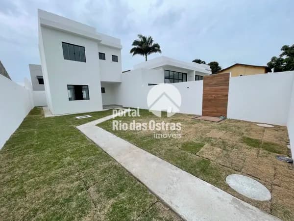 Casa duplex com 4 quartos próximo à rodovia
