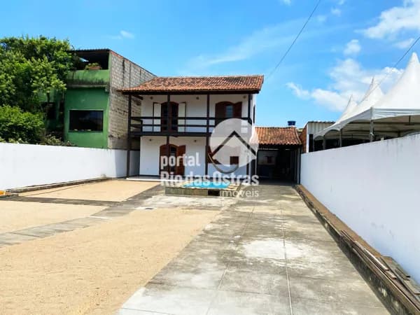 Excelente duplex com amplo terreno.