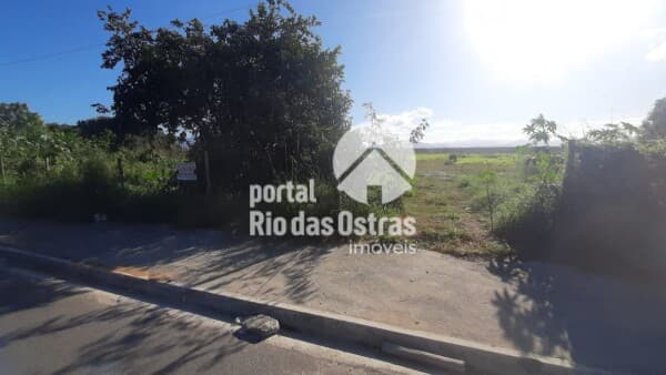 Chácara de 5010m2, rua asfaltada e transporte na porta