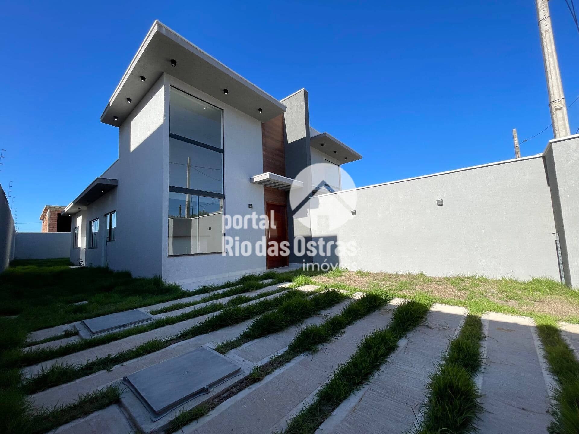 Linda casa linear com 3 quartos e maravilhosa área externa