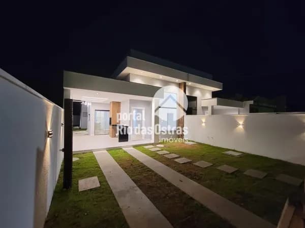 Casa de alto padrão com 3 quartos e ampla área externa