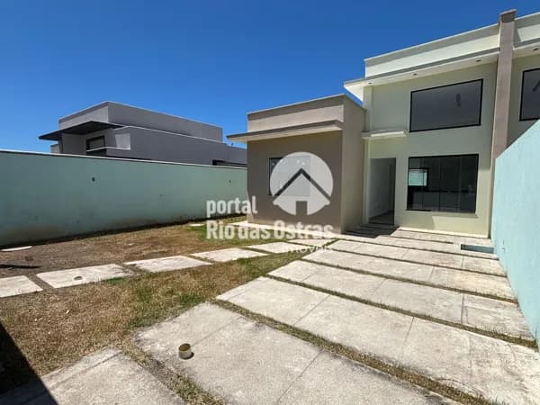 Casa linear com 2 quartos e quintal amplo