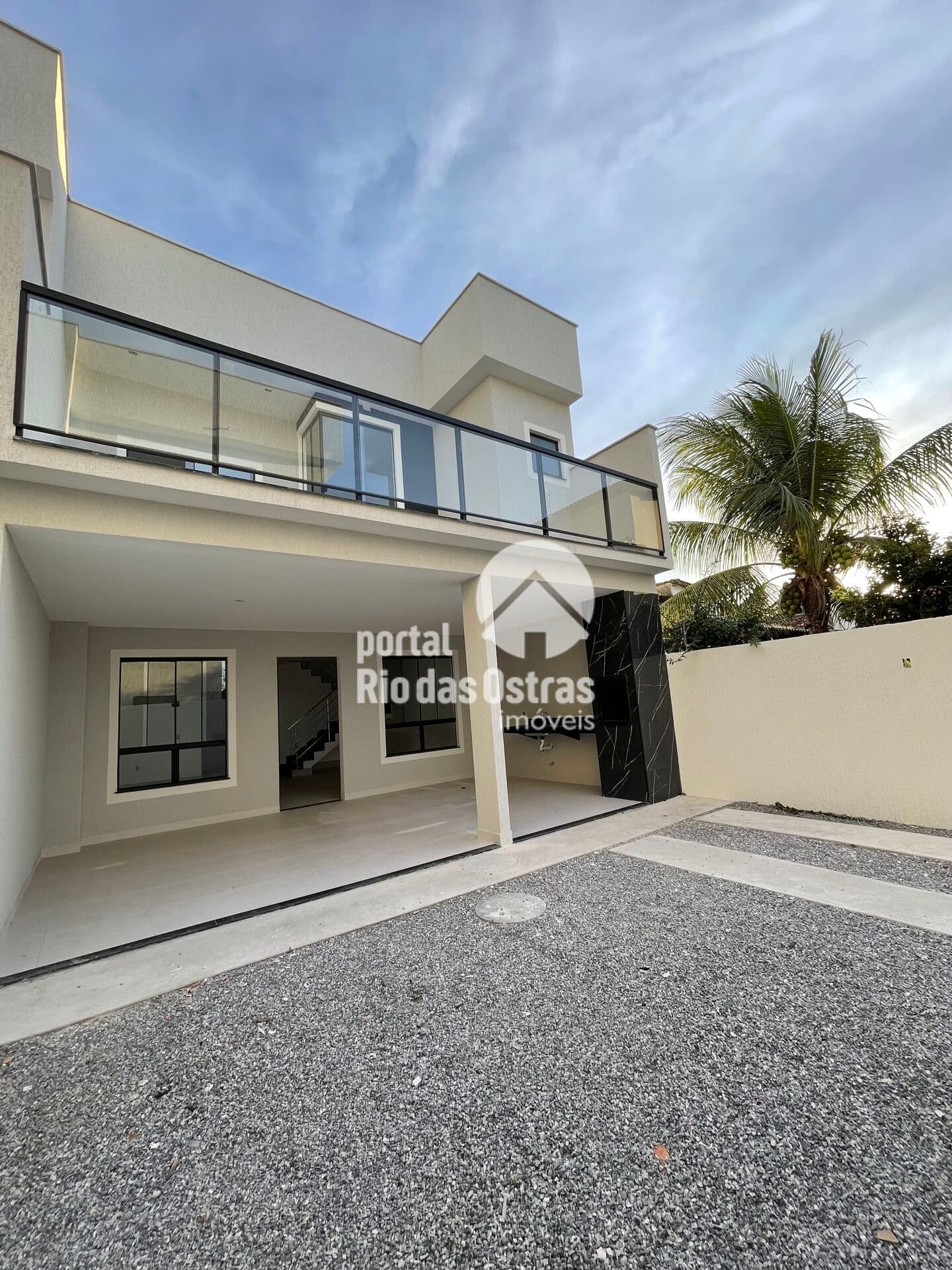 Casa Duplex com 3 suítes na quadra da rodovia