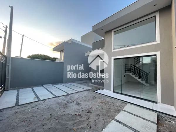 Casa duplex com 3 quartos e excelente área externa
