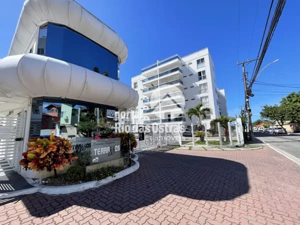 Apartamento semi mobiliado em condomínio com total infraestrutura