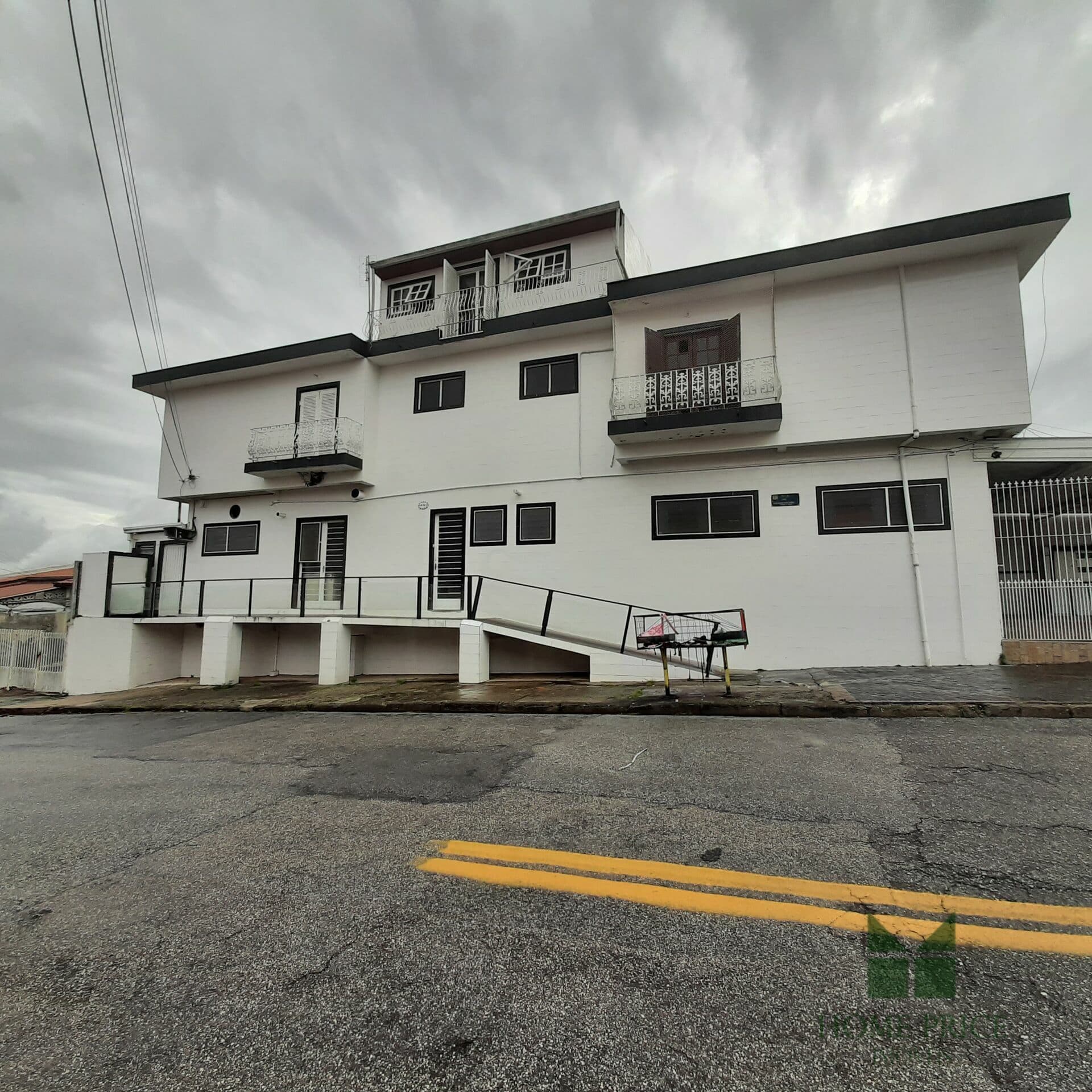 Prédio Residencial e Comercial