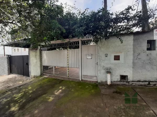 Casa assobradada em local privilegiado