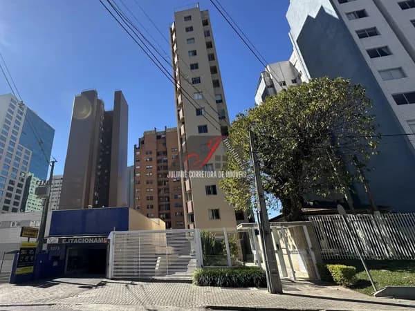 Apartamento à venda, 01 dormitório, garagem coberta no bairro Bigorrilho em Curitiba.