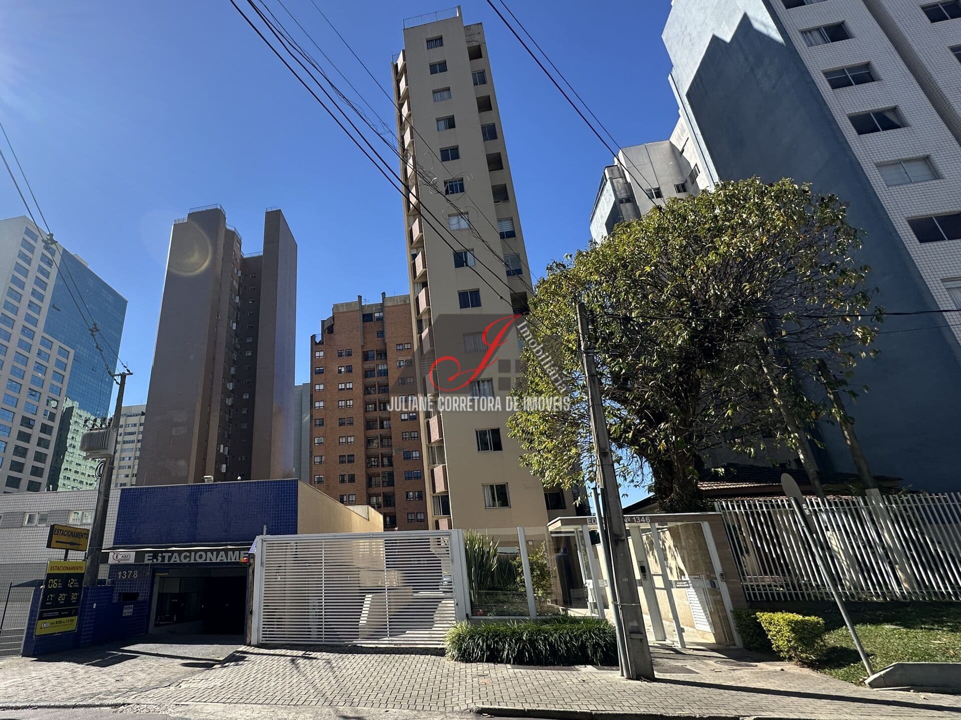 Apartamento à venda, 01 dormitório, garagem coberta no bairro Bigorrilho em Curitiba.